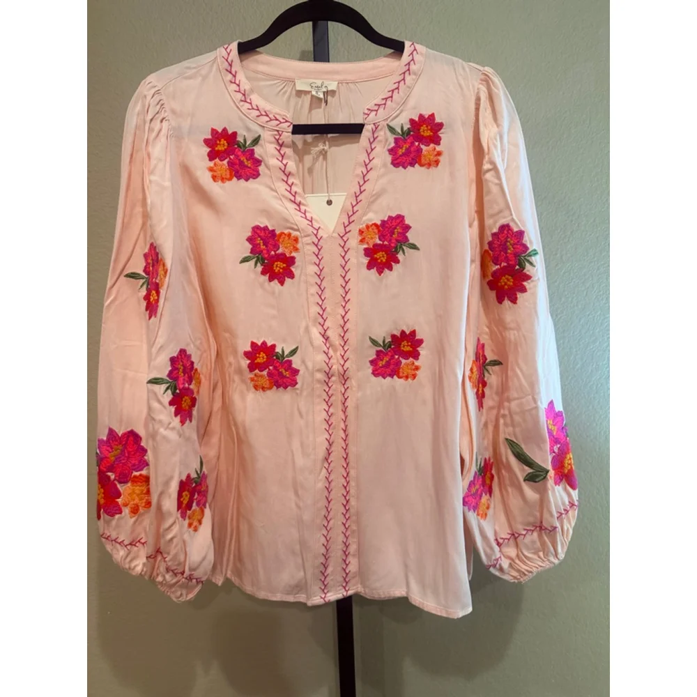 Easel Floral Embroidered Long Sleeve Top in Blush Size S - Picture 2 of 7